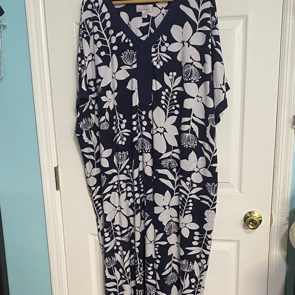 stan herman Other - Stan Herman Navy and White Floral Kaftan with Side Pockets Size 1XL
